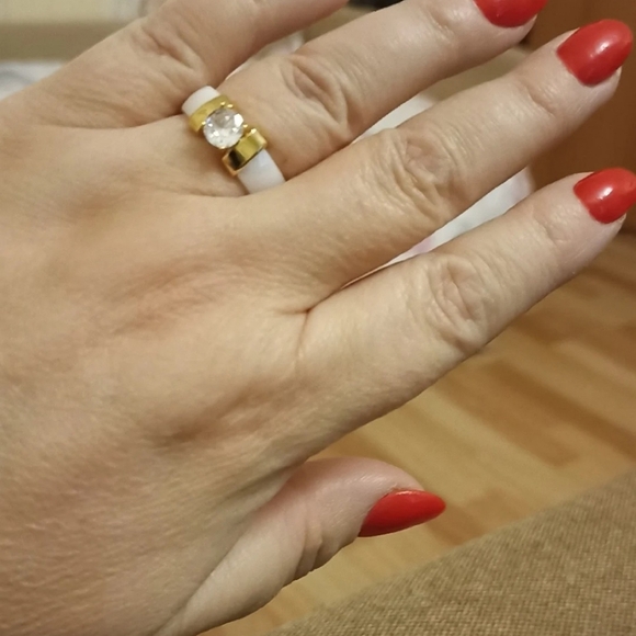 NEW Women's 1 Carat Simulated Diamond White Gold, Ceramic Band Ring,‎ Size 9 - Picture 12 of 12